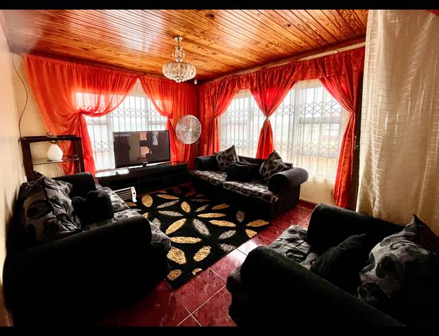 3 BEDROOM FREEHOLD FOR SALE IN MDANTSANE NU 17